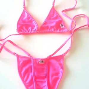 Modest hot pink - Malibu Strings bikini 💗 💓